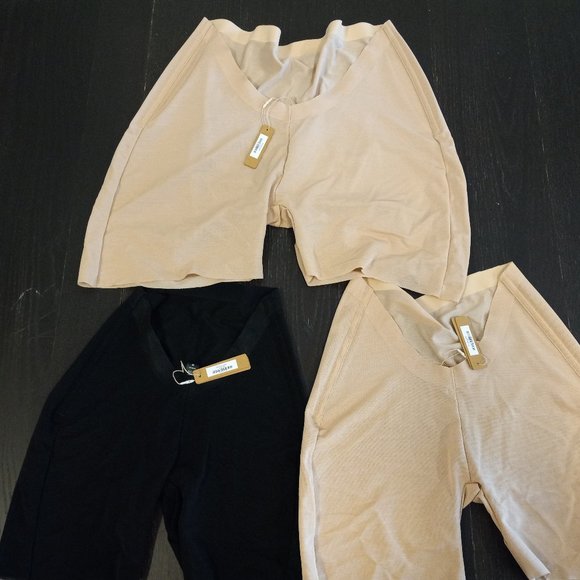 Skims - Picture 2 of 3